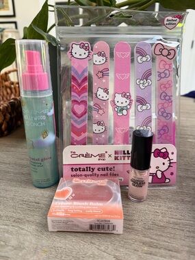 The Crème Shop x Hello Kitty Pink Nail File Set + bundle!